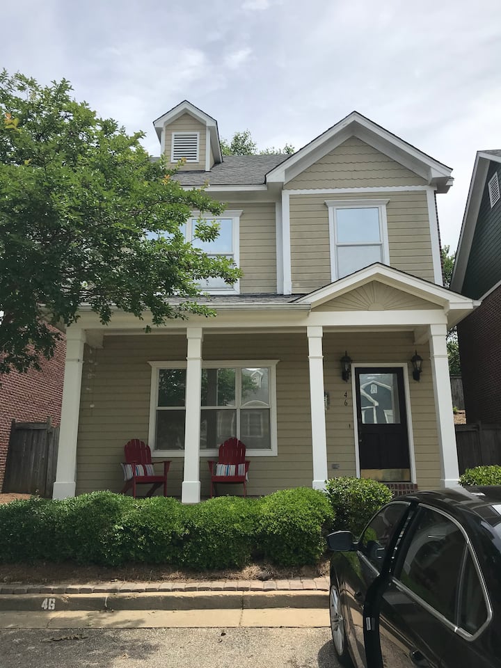 Game Day Comfort and Convenience! Condominiums for Rent in Oxford