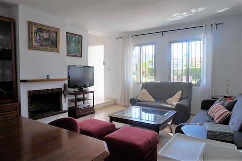 Anuncio de Airbnb popular: VillaCarmen holiday home by the sea en Arraijanal
