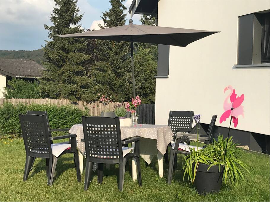 Schöner Garten mit Grillmöglichkeit