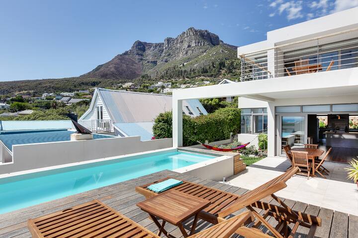 Llandudno Townhouse with sea and mountain views gallery image 2