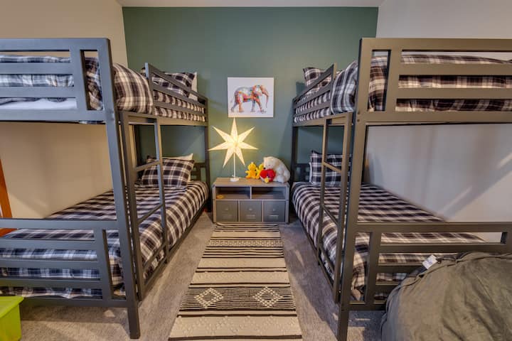 Bunk bedroom
