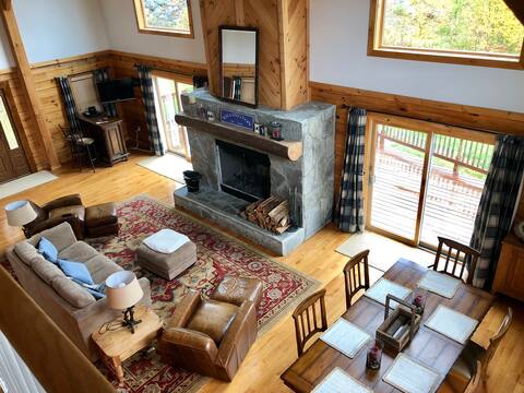 Beautiful Mountain Log Cabin with Scenic Views