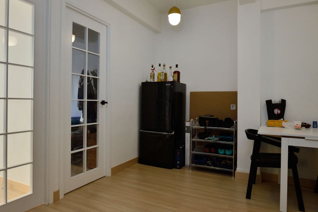 Hong Kong is a crowded place and arrangement of furniture can get a bit tricky. For example, our refrigerator is located in the corner of our common area. This does not however mean that our kitchen is small.