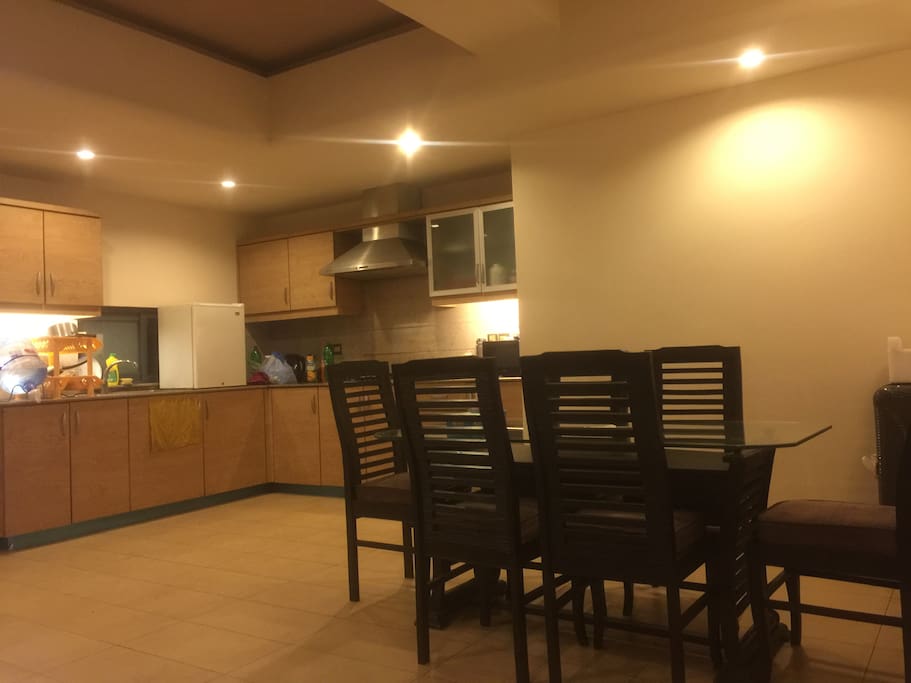 Kitchen + 6 Seater Dining Table