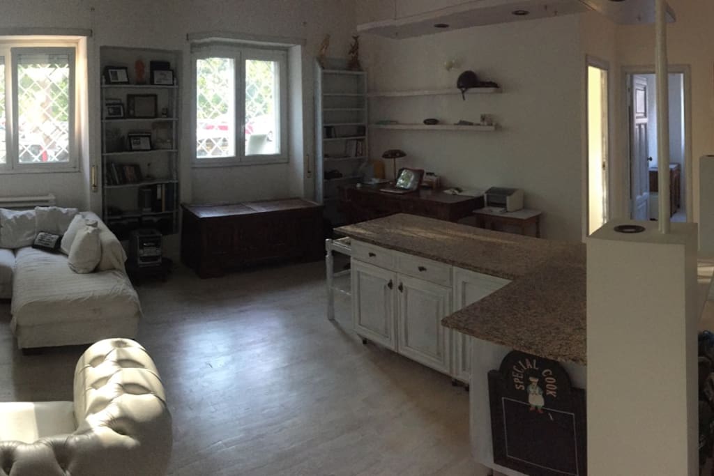 Lightly living overlooking the Tiber river.