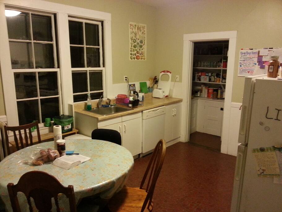 kitchen: pantry, appliances: oven+stove, microwave, refrigerator
