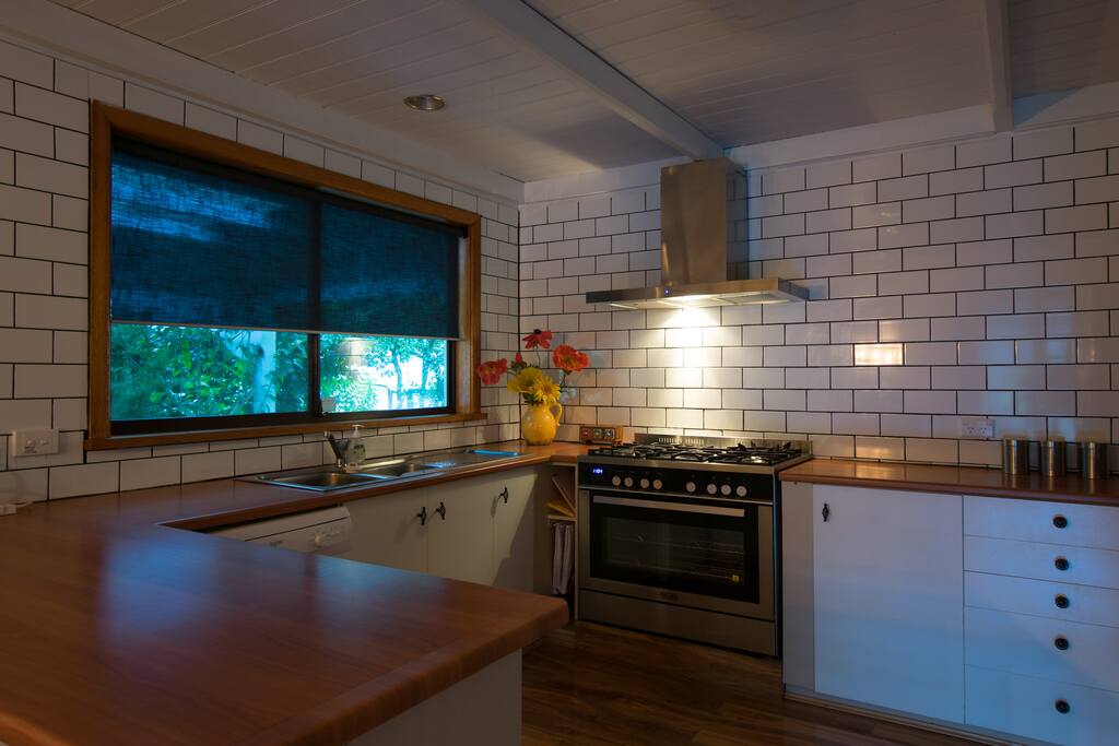 Fully equipped kitchen with double French-Door fridge and large oven/stove stop.