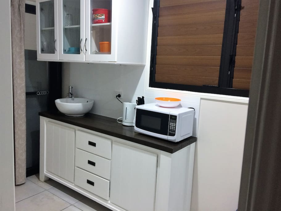 Fully equipped kitchenette