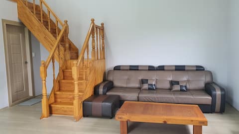 Located in the center of Samcheonpo / Entire 3rd floor / Duplex private house + rooftop terrace / 1 