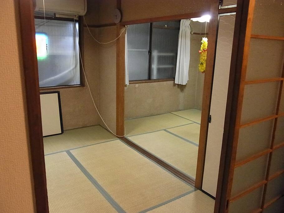 Room is big
奥に和室2部屋 仕切りは外して広くしています。