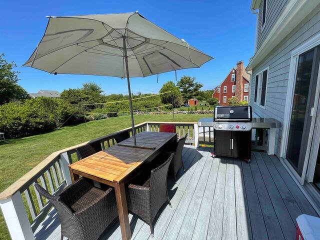 Beach House 1.5 miles to second beach w/pool! gallery image 3