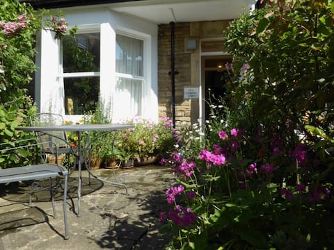 Successful Airbnb property: Delightful, Quiet Town Centre House in Killinghall