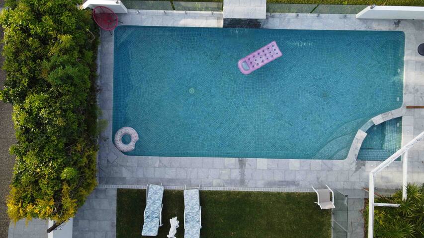 Beautiful Family Home near 5 beaches gallery image 4