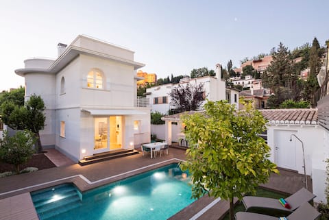 Luxury home in city center, steps to Alhambra