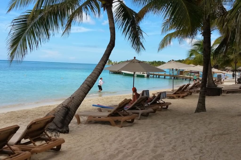 Infinity Bay beach