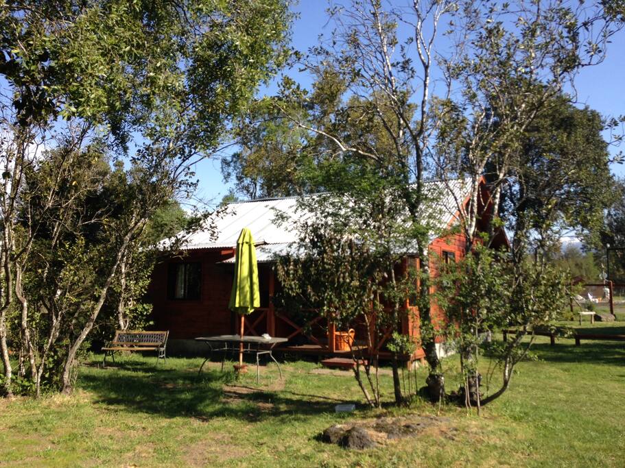 NUESTRAS CABAÑAS ESTAN HECHAS PARA SU DESCANSO PLENO Y RELAJO
,EN CONTACTO CON LA NATURALEZA