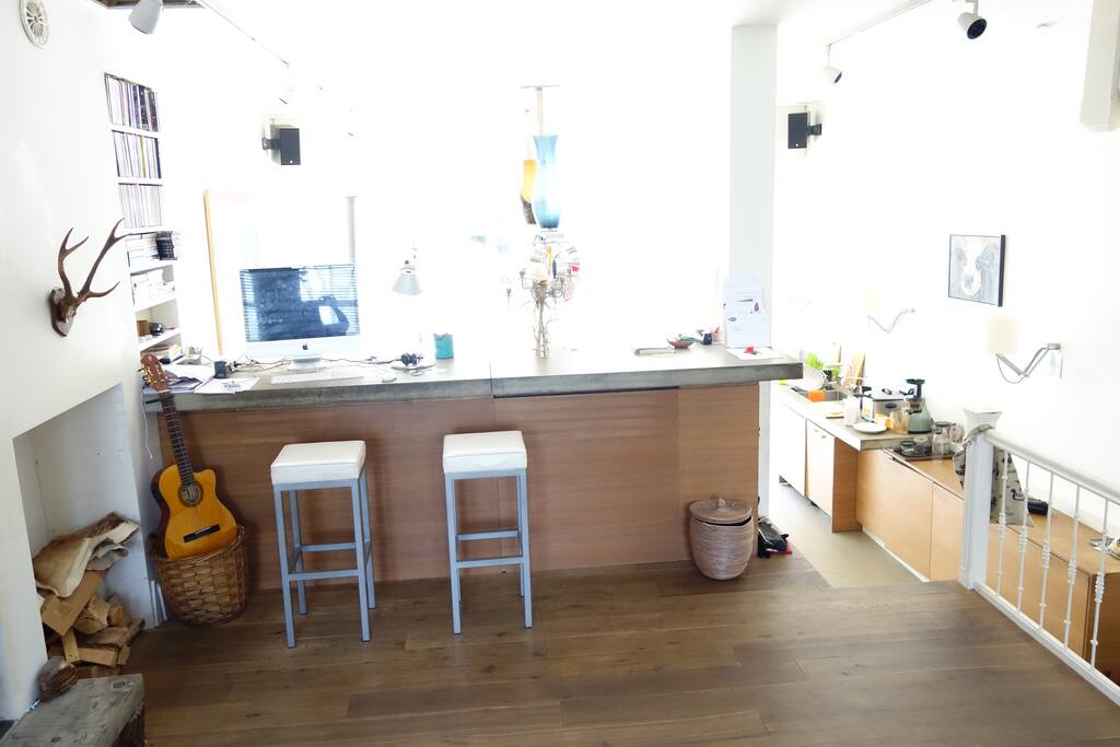 Bar/internet corner