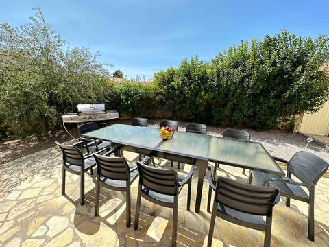 Air-conditioned villa for 8 people