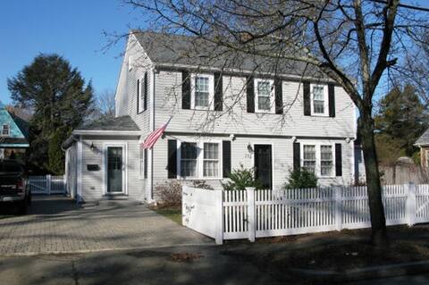 Walk to everything 5br beach home