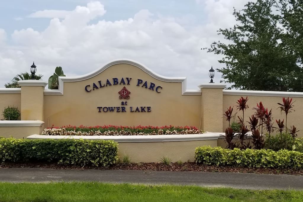 Calabay Parc Tower Lake entrance