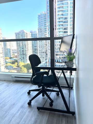 Lovely condo in heart of Downtown gallery image 4