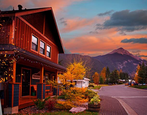 Fireweed Hostel, Two bedroom suite