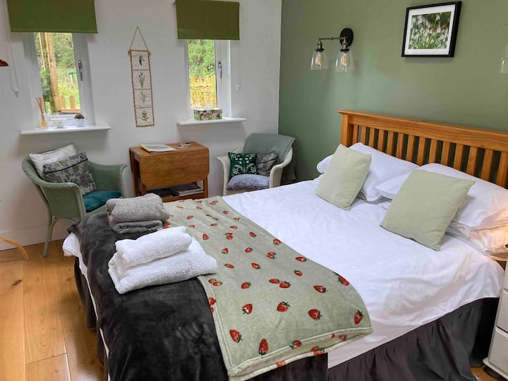 Silk Willoughby Holiday Rentals & Homes - England, United Kingdom | Airbnb