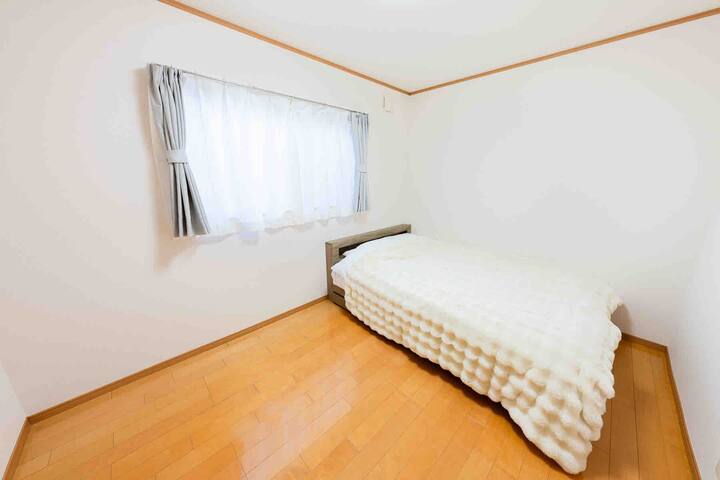 新宿徒歩圏内！100平米のモダン戸建てで贅沢な東京ステイ gallery image 5