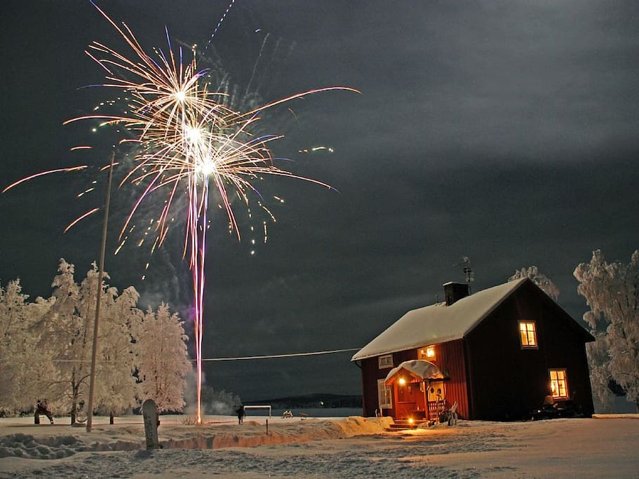 New Years Eve at Bjorknas Lodge. Frost in the trees, stars in the sky and happy faces everywhere:)