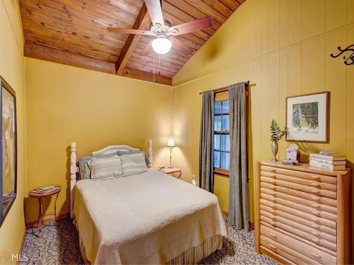 חדר שינה לאורחים בסוויטת פניקס