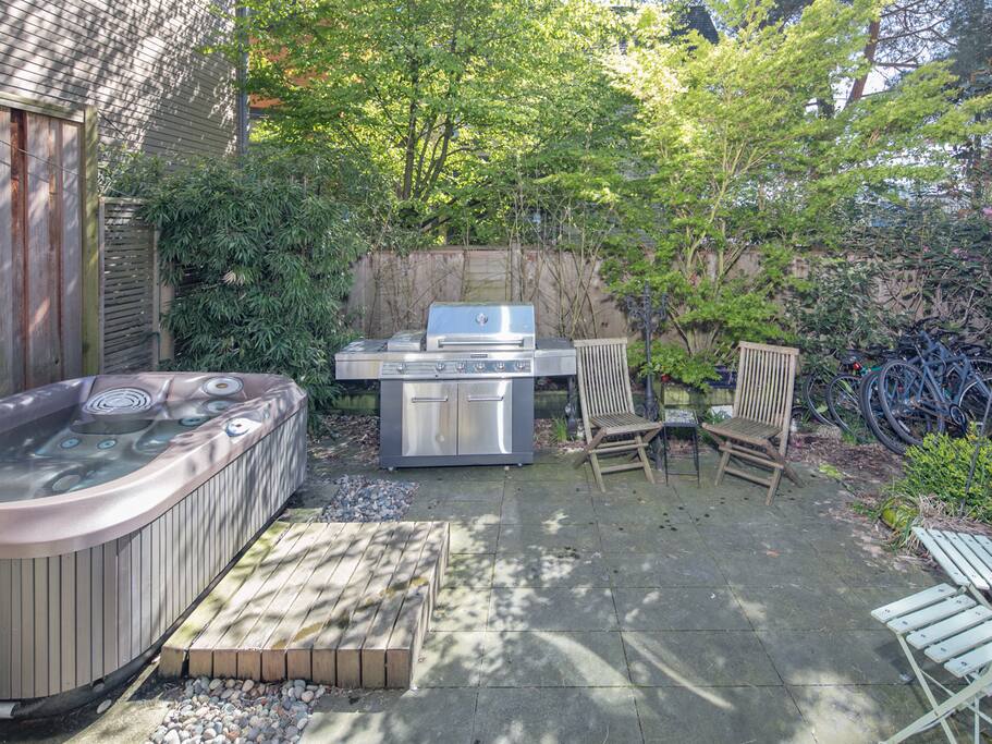 Hot Tub and BBQ