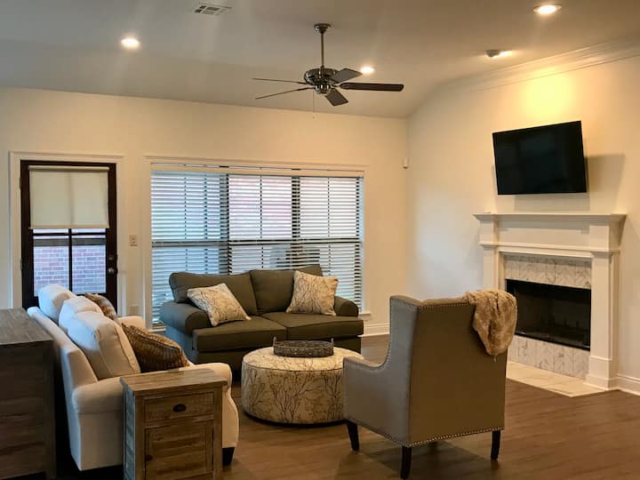 Peaceful Home Near Prien Lake Park - Lake Charles, LA