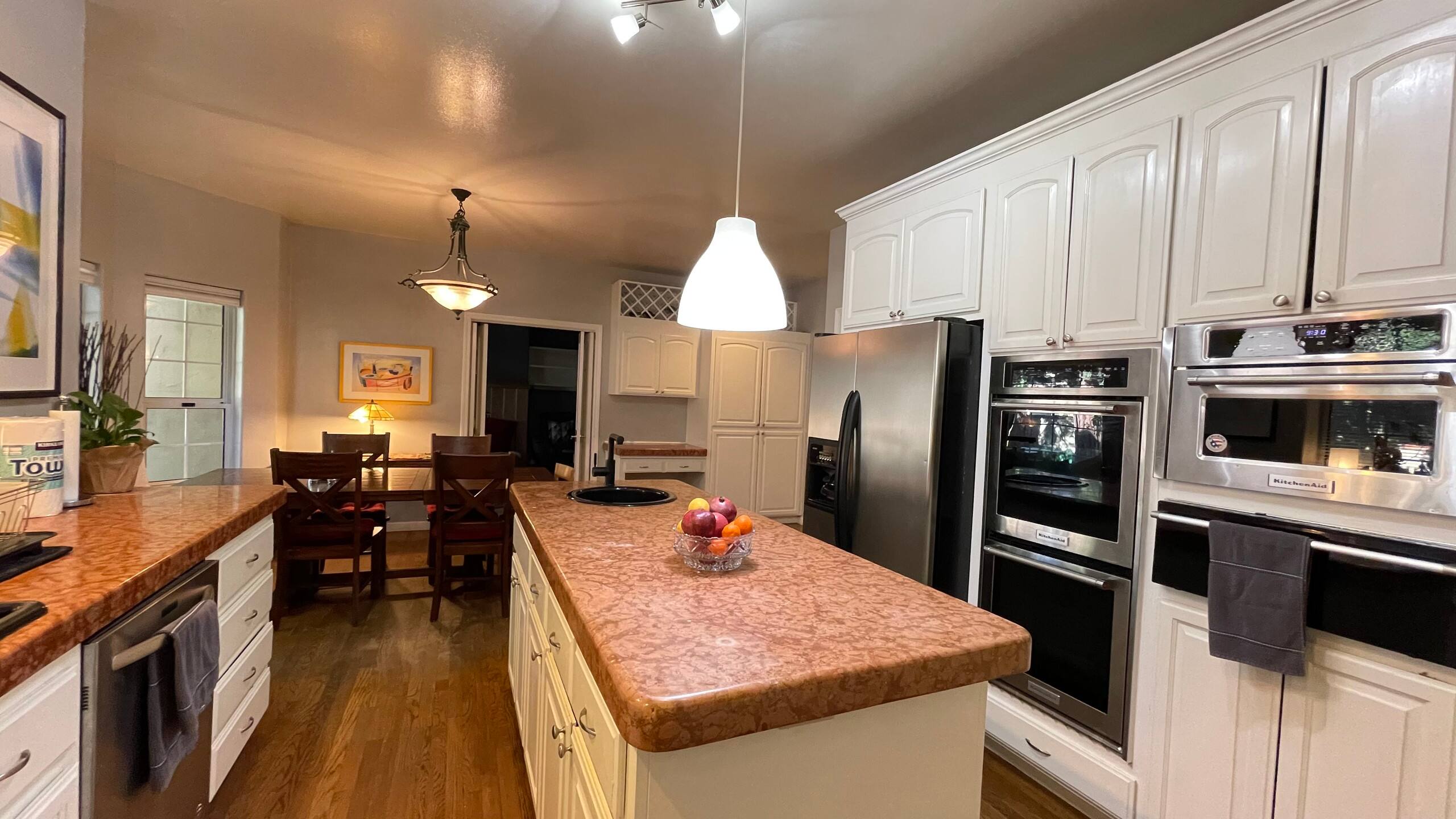 Marble & Hardwood Estate, Gourmet Kitchen - Photo 87