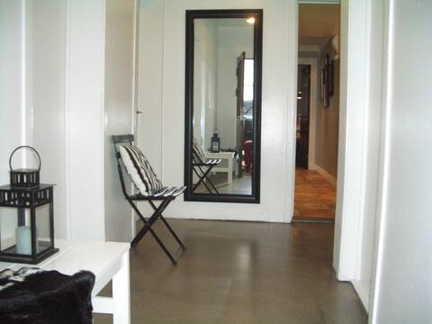 Cozy studio-kitchen-private entry