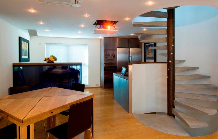 HIGH-TECH FILM LOCATION gallery image 4