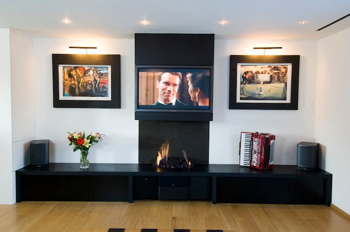 HIGH-TECH FILM LOCATION gallery image 2