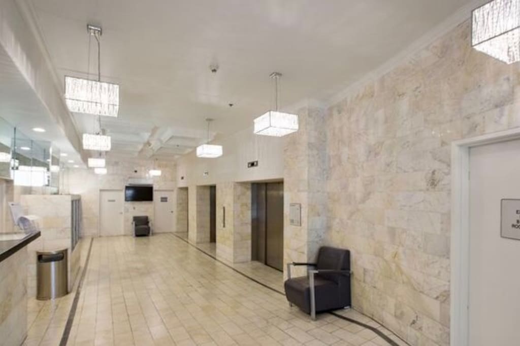 Lobby with 24-Hour Security