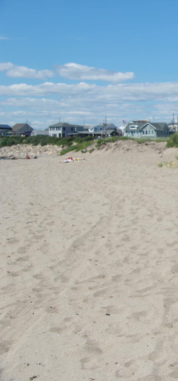 OceanfrontPrivate Beach New Central air/heat. Houses for Rent in