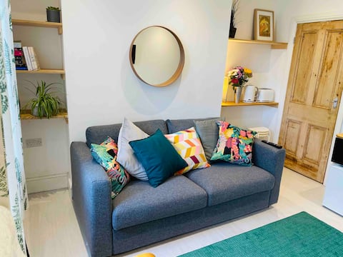 Popular Airbnb listing: Beautiful garden flat. in Sheffield