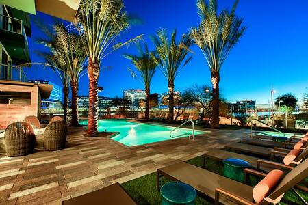 Spacious WATERFRONT apartment HIKING & DOWNTOWN