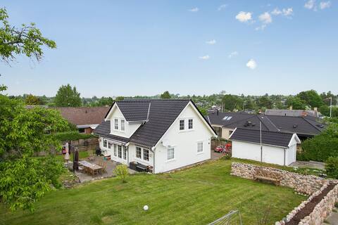 Big family house (156 m2) near the city & Nature