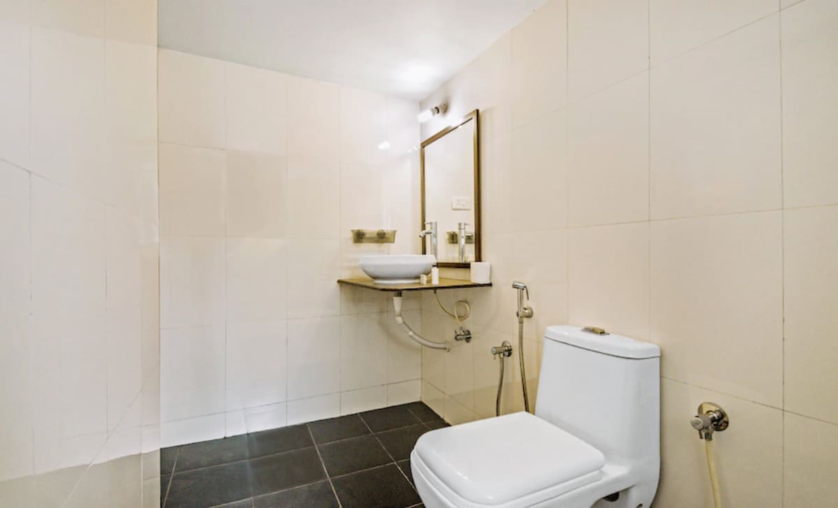 Lavish Studio with a pool, near Candolim Beach