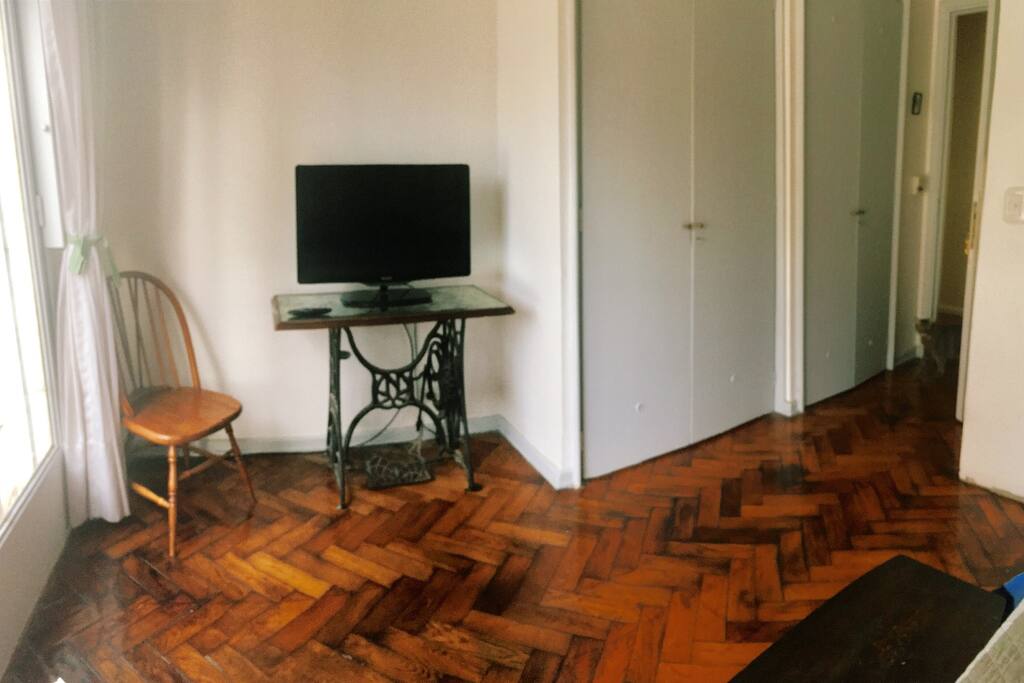 Piso de roble de Eslavonia restaurado.
Restaured Slavonia oak floor.
