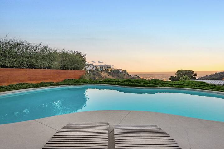 Classic Mid-Century gallery image 2