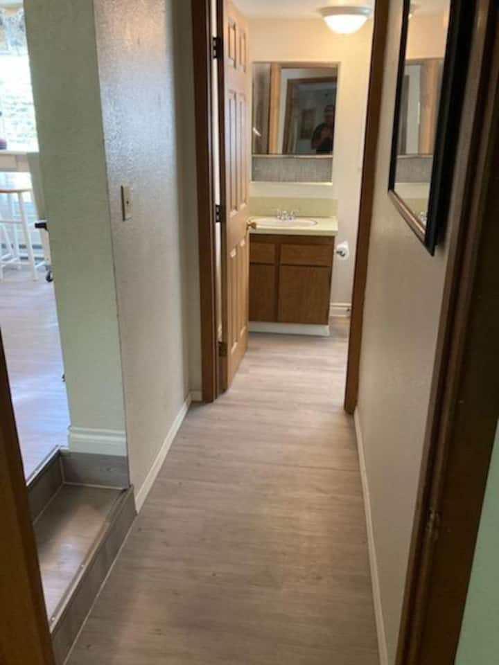 Affordable Adorable 60's Vibe Furnished Flat. - Salem, OR