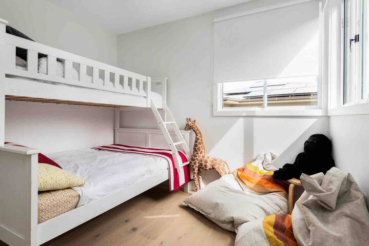 Emi-Lou’s at Palm Beach, Mineral Pool, A/C, Sauna gallery image 2