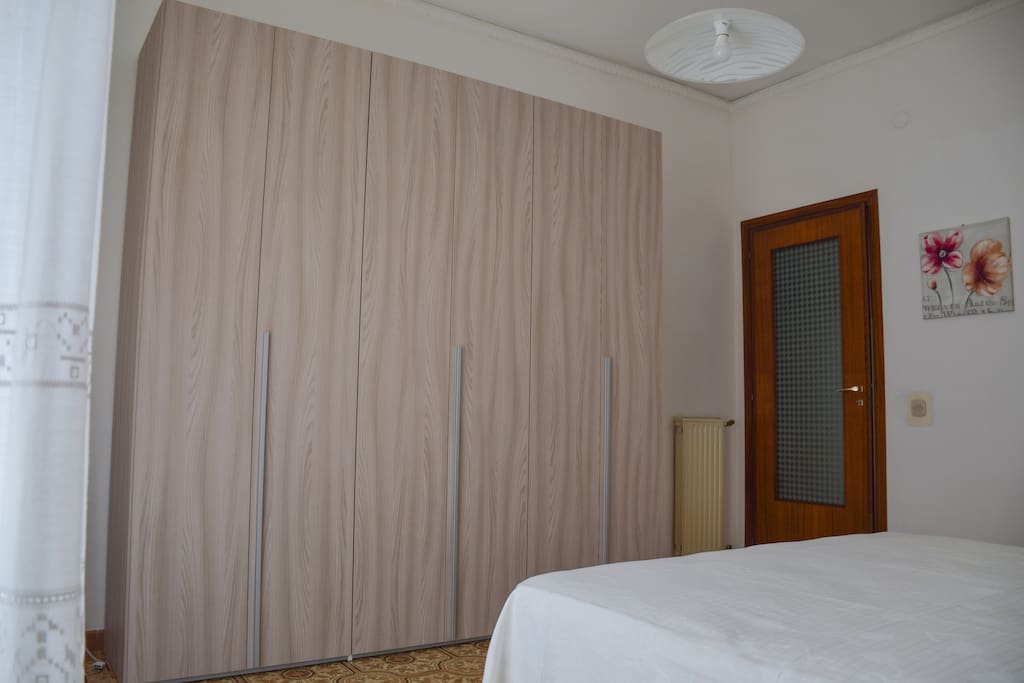 Prima stanza (con balcone privato e aria condizionata)