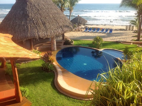 "CASA LUNA DEL MAR" BEACHFRONT VILLA