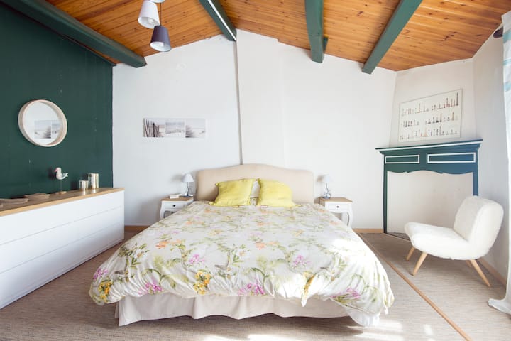 Habitación principal
con cama de 180 cm