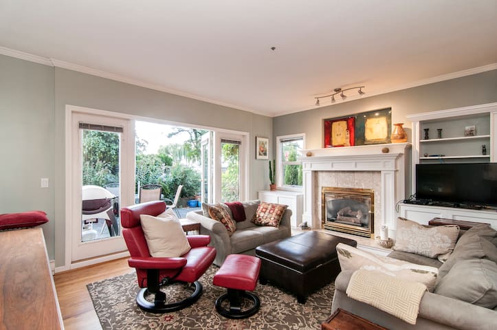 Kits Pt. Waterfront 3 Bedroom Home